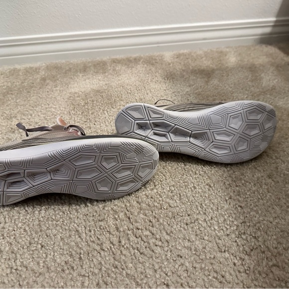 Nike Men's Beige and Black Athletic Shoes - Picture 2 of 5